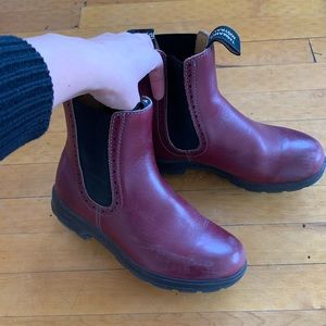 Red blundstones